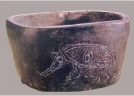 신석기시대 하모도문화 돼지무늬 타원형 토기.PNG